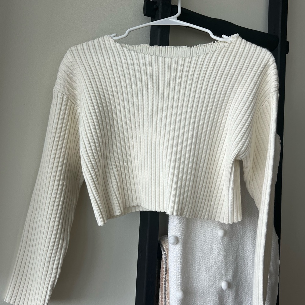 Cropped boxy white ribbed sweater
